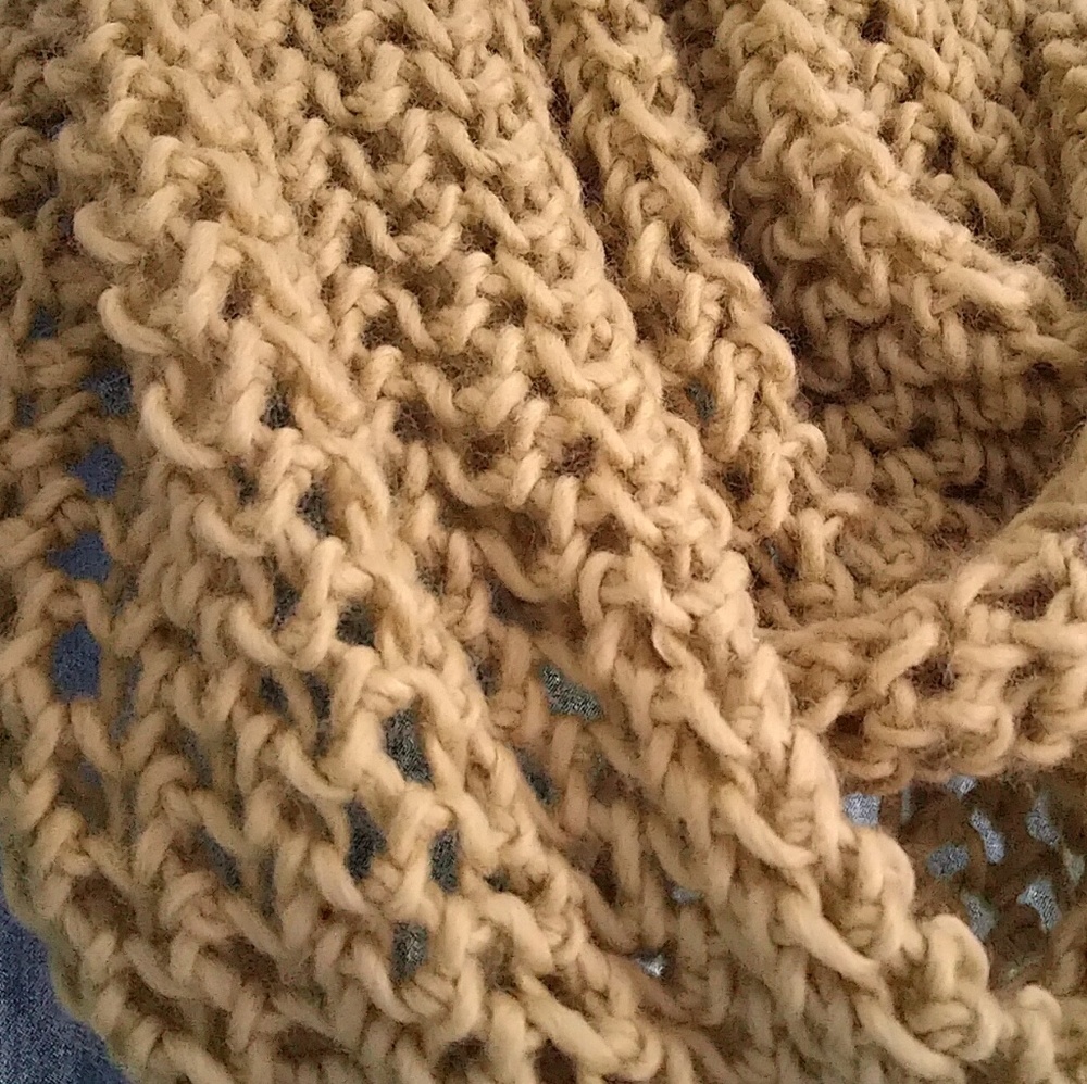 Pea-Green Large-Knit Infinity Scarf - Picture 4 of 4